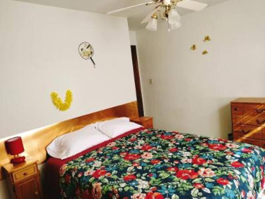 Golden Sunflower'S Apt B Лоутън Екстериор снимка