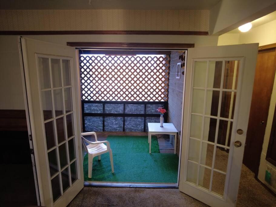 Golden Sunflower'S Apt B Лоутън Екстериор снимка